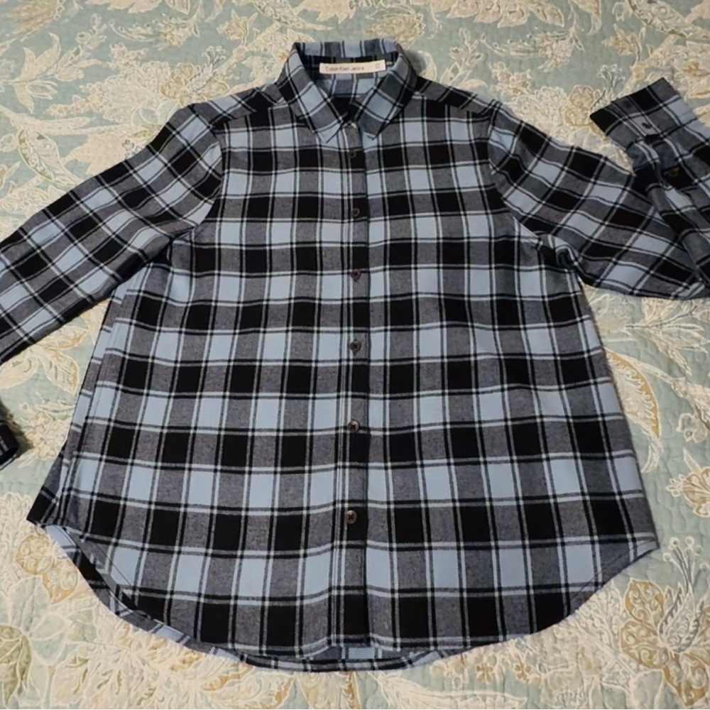 Women’s Calvin Klein Jeans flannel, blk/light blue checkered, sm like new